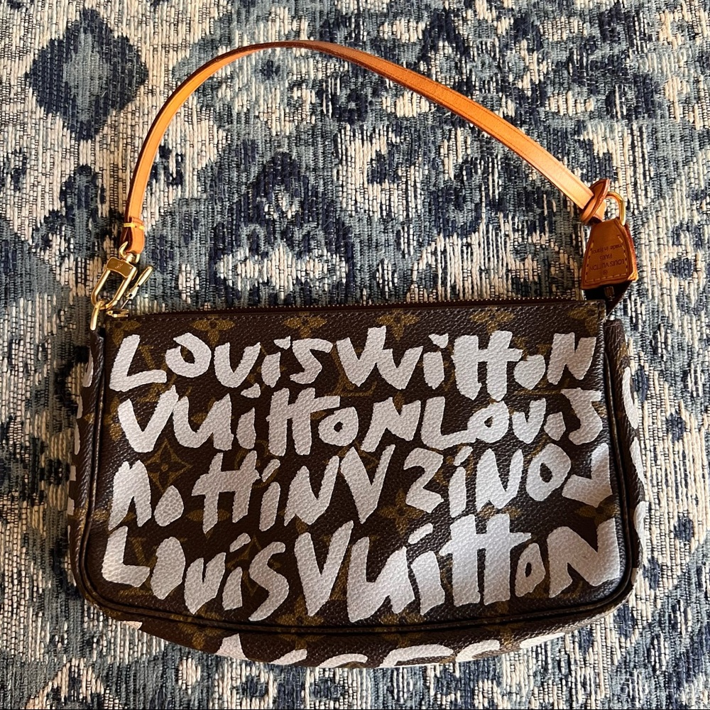 Louis Vuitton Graffiti Pochette Silver - Picture 3 of 14
